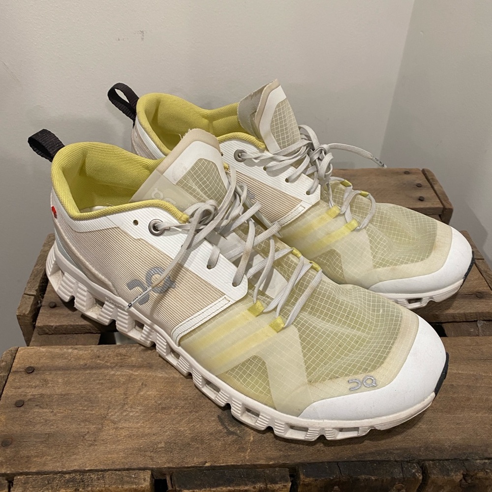ON CLOUD RUNNING X SHIFT TRAINERS size Men’s 7.5 Woman’s 9